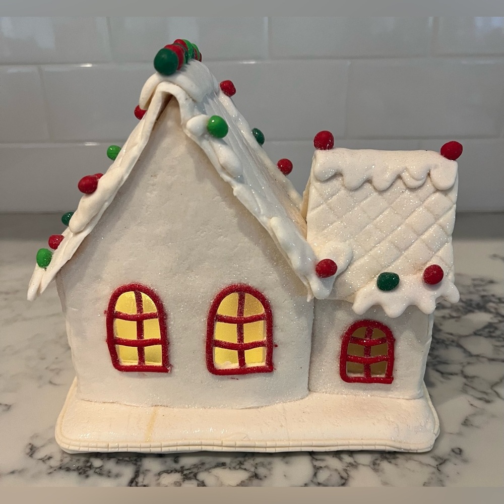 Valerie Parr Hill White Gingerbread House Illuminated Classic Retired - Picture 3 of 11